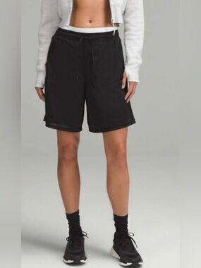 Lululemon Women’s Relaxed-Fit Mesh Training Short 8", size 14, Black